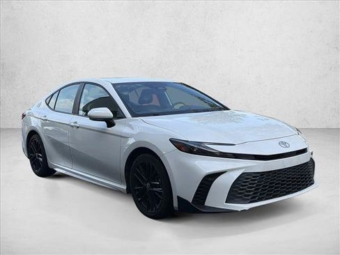 Used 2025 Toyota Camry SE FWD image 3