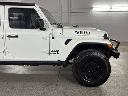 Used 2022 Jeep Gladiator Sport AWD/4WD image 4