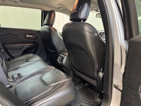 Used 2017 Jeep Cherokee Limited AWD/4WD image 25
