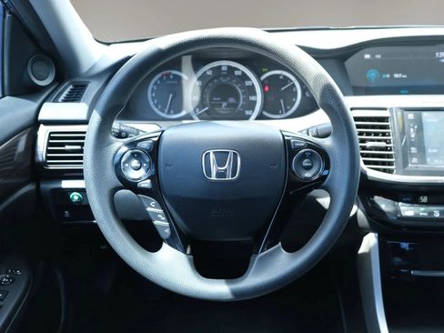 Used 2017 Honda Accord EX image 24