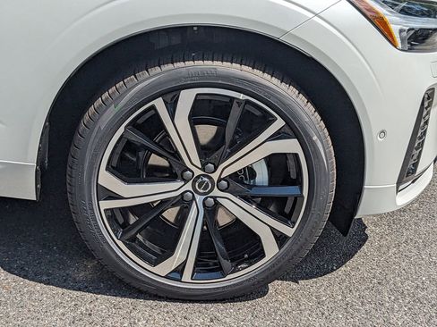 New 2025 Volvo XC60 B5 Ultra w/ Climate Package image 12