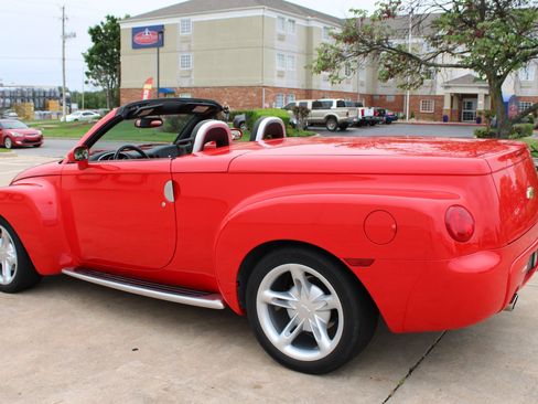 Used 2004 Chevrolet SSR w/ Preferred Equipment Group RWD image 35