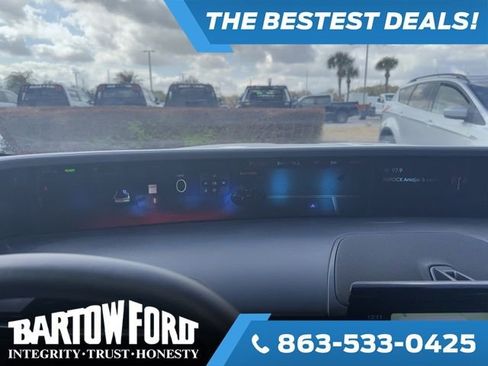 Used 2025 Lincoln Nautilus Premier w/ Jet Appearance Package image 10