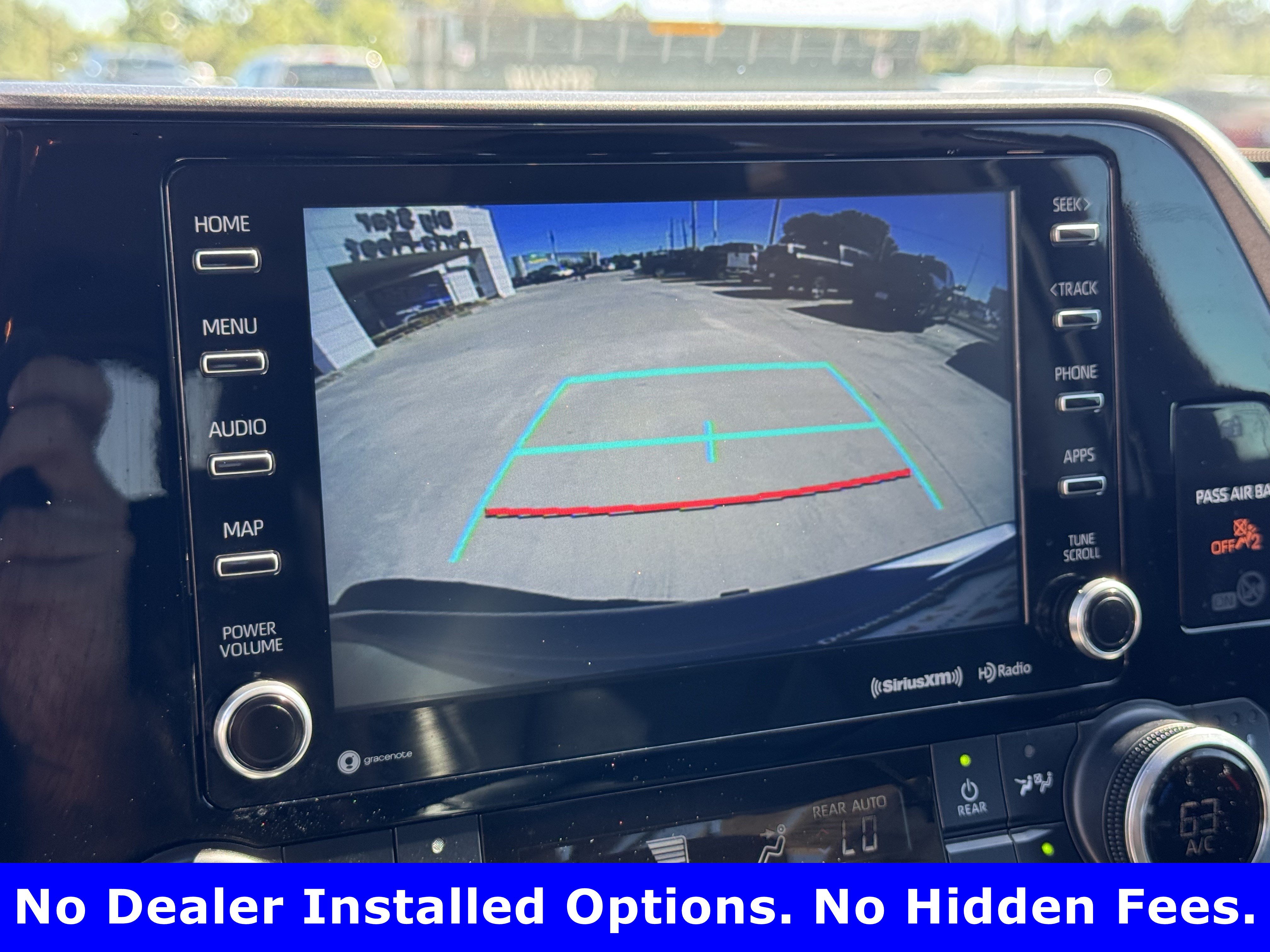 Used 2022 Toyota Highlander XLE FWD image 16