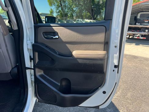 Used 2022 Nissan Frontier SV w/ Technology Package AWD/4WD image 18