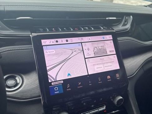 Used 2022 Jeep Grand Cherokee L Overland w/ Advanced Protech Group III AWD/4WD image 9