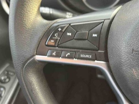 Used 2021 Nissan Versa S FWD image 17