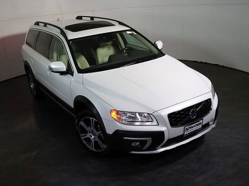 Used 2015 Volvo XC70 T6 w/ Proximity Package image 7