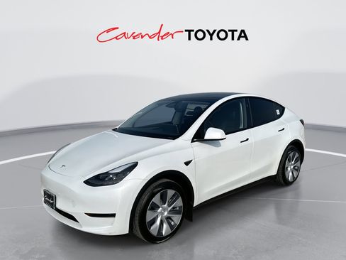 Used 2024 Tesla Model Y 2WD image 1