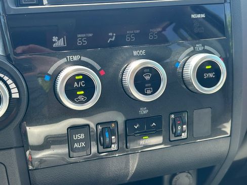 Used 2019 Toyota Sequoia Platinum RWD image 39
