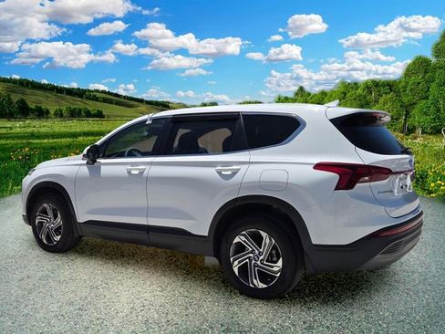 Used 2023 Hyundai Santa Fe SE w/ Winter Weather Package FWD image 4
