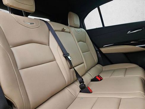 Used 2024 Cadillac XT4 Luxury w/ Cold Weather Package FWD image 20