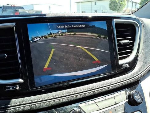 Used 2023 Chrysler Pacifica Touring-L FWD image 29