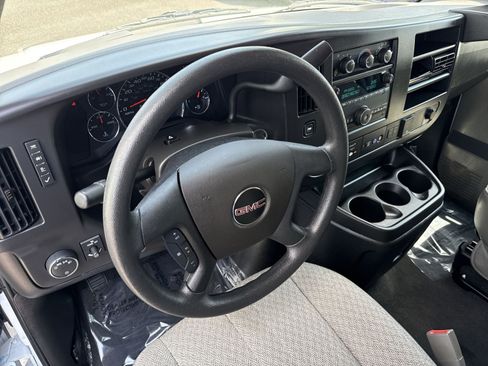Used 2025 GMC Savana 3500 LT w/ LT Preferred Equipment Group RWD image 16