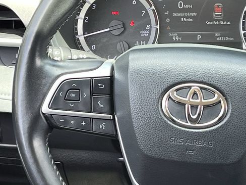 Used 2023 Toyota Highlander LE AWD/4WD image 12