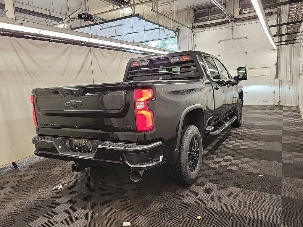 Used 2022 Chevrolet Silverado 2500 LTZ w/ LTZ Plus Package AWD/4WD image 3