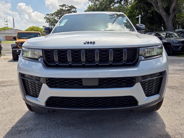 New 2026 Jeep Grand Cherokee Altitude RWD image 4