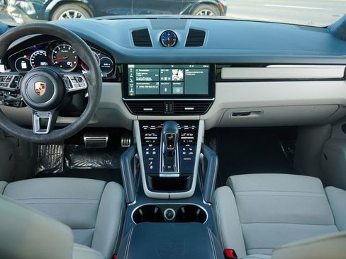 Used 2019 Porsche Cayenne Turbo image 40