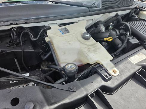 Used 2004 Chevrolet Express 2500 RWD image 23