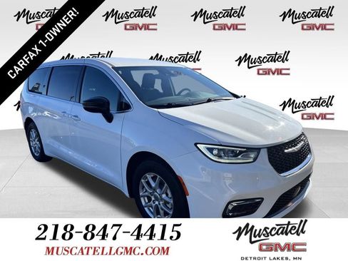 Used 2025 Chrysler Pacifica Select FWD image 1