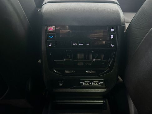 Used 2024 Jeep Grand Cherokee L Limited w/ Luxury Tech Group II image 29