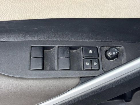 Used 2024 Toyota Corolla Cross XLE image 23