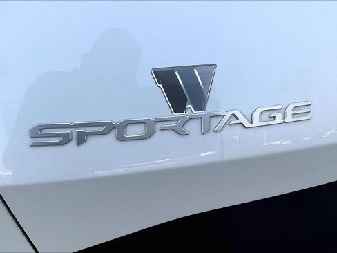 Used 2025 Kia Sportage LX FWD image 23