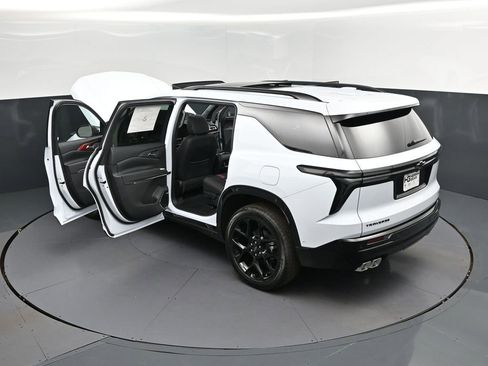 New 2026 Chevrolet Traverse RS w/ LPO, Floor Liner Package FWD image 47