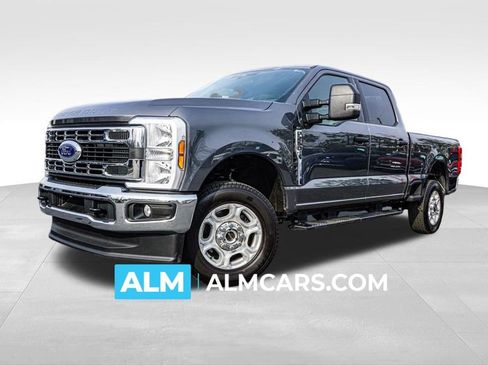 Used 2025 Ford F250 XLT image 1