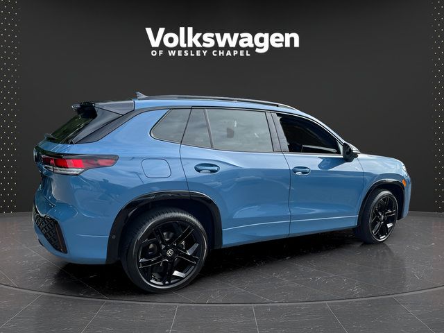 Certified 2025 Volkswagen Tiguan SE R-Line AWD/4WD image 8