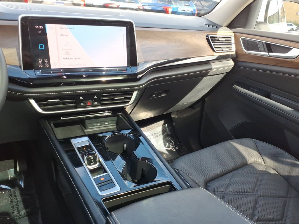 Used 2024 Volkswagen Atlas SE AWD/4WD image 15