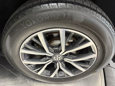 Used 2019 Volkswagen Tiguan SE w/ Panoramic Sunroof Package image 27