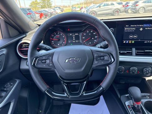 Used 2026 Chevrolet Trax RS FWD image 25