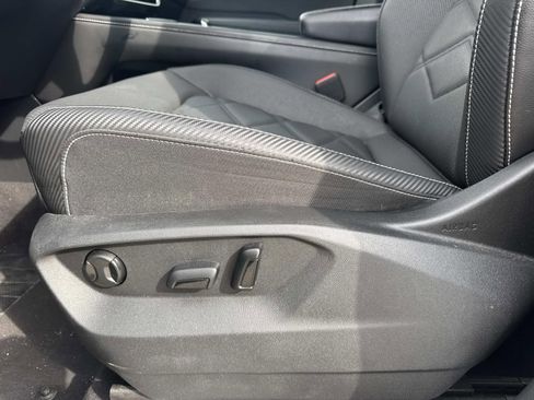 Used 2024 Volkswagen Atlas Cross Sport SE image 16