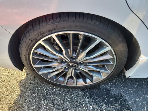 Used 2018 Hyundai Elantra Sport image 8