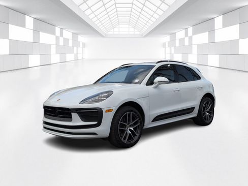 Used 2023 Porsche Macan Turbo image 3