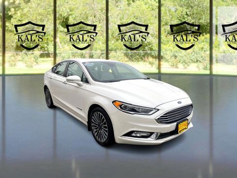 Used 2018 Ford Fusion Titanium image 3