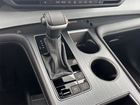 Certified 2025 Toyota Sienna XLE image 23