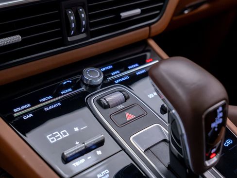 Certified 2023 Porsche Cayenne Turbo AWD/4WD image 26