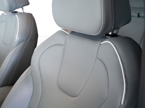 Used 2025 Hyundai Elantra Limited image 15