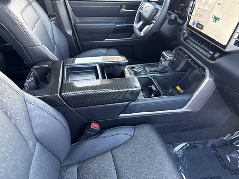 Used 2025 Toyota Tundra Limited AWD/4WD image 14