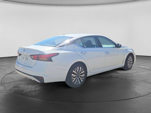 Used 2025 Nissan Altima 2.5 SV FWD image 10