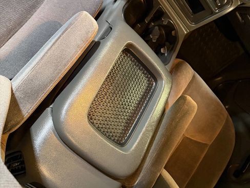 Used 2006 GMC Sierra 3500 SLE w/ Heavy-Duty Power Package image 33