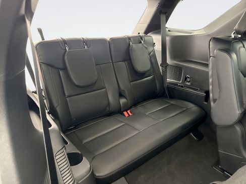 Used 2025 Ford Explorer ST-Line image 18