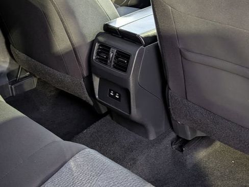 Used 2024 Nissan Rogue SV FWD image 31