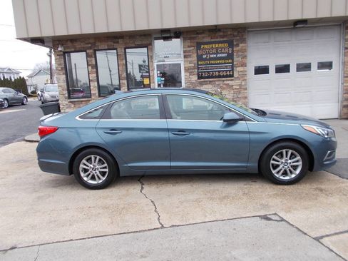 Used 2017 Hyundai Sonata SE image 2