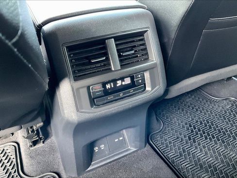 Used 2022 Volkswagen Atlas SE image 33