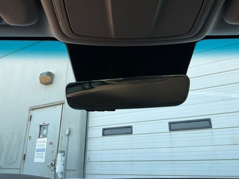 Used 2025 Genesis G70 2.5T image 18