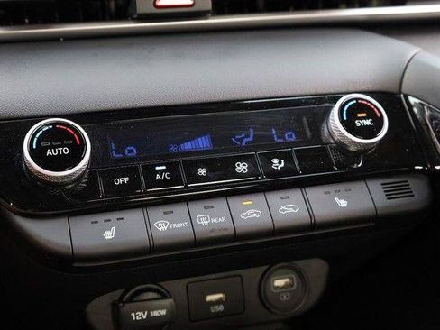 Used 2022 Hyundai Elantra SEL w/ Convenience Package FWD image 13