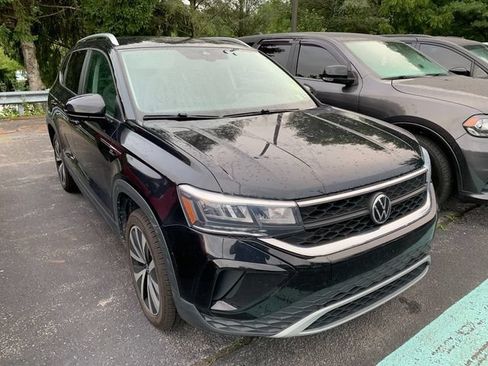 Used 2022 Volkswagen Taos SE w/ IQ.Drive SE Package FWD image 8